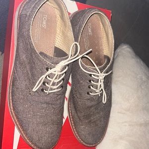 Tom's oxford gray denim dress shoe gently worn
